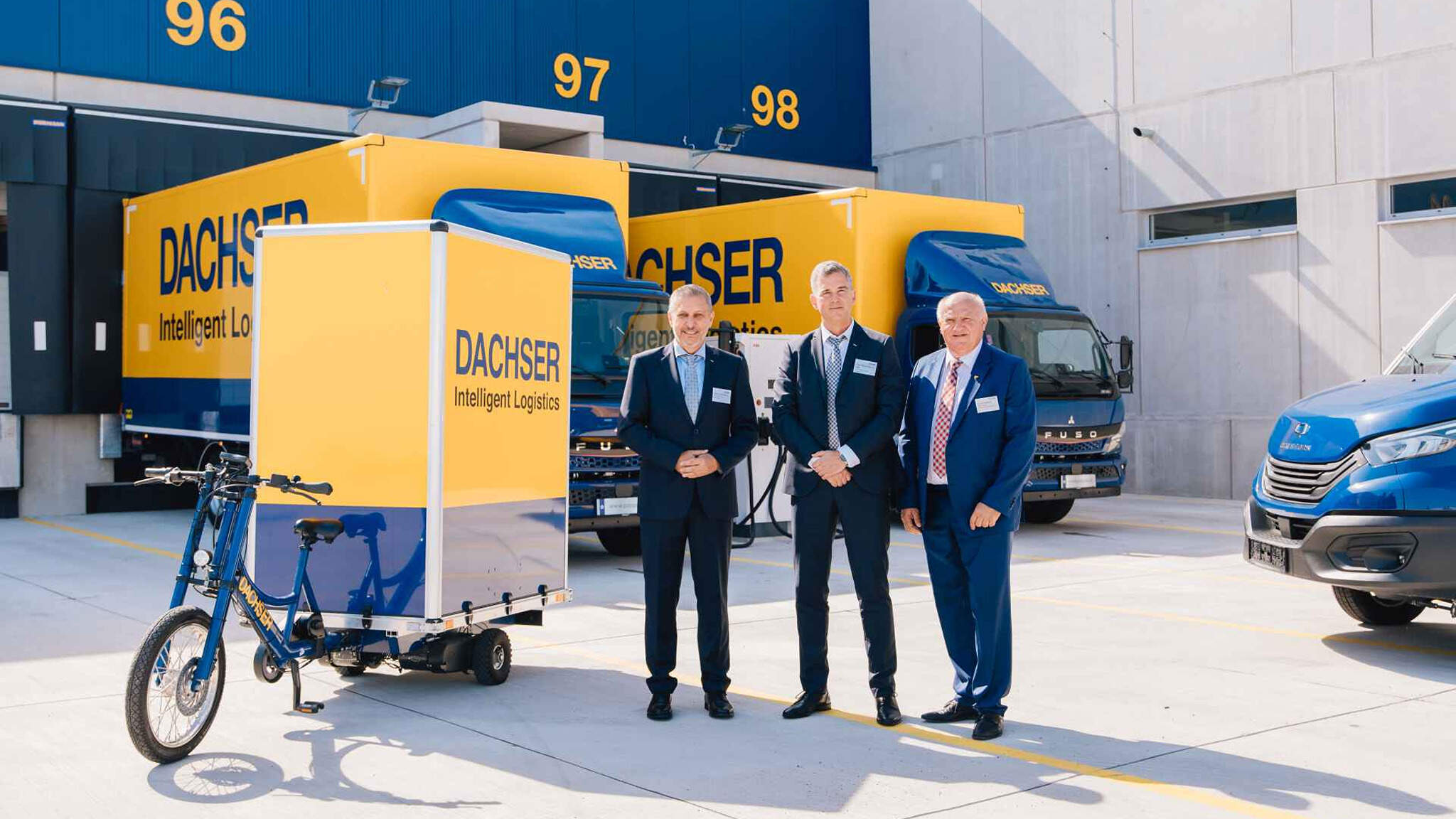 Van links naar rechts: Günter Hirschbeck, Managing Director European Logistics DACHSER Oostenrijk; Peter Deutschbauer, Managing Director Air & Sea Logistics DACHSER Oost-Europa en Oostenrijk; en Ernst Wendl, burgemeester van Himberg.